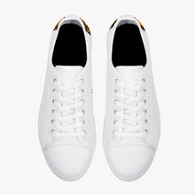 Afbeelding in Gallery-weergave laden, Most High Win: Low Canvas Shoes - White/Black
